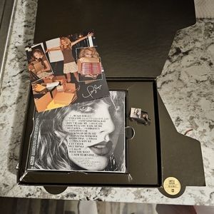 Taylor Swift Reputation limited edition UPS CD